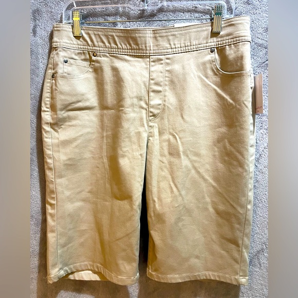 Kim Rogers Pants - Kim Roger Women Tan Bermuda Shorts. Size 12
